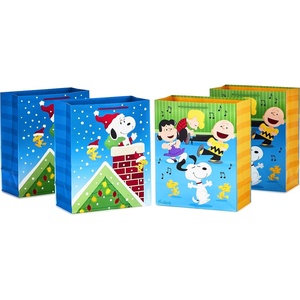 Hallmark Peanuts Christmas Gift Bag Bundle (4 Large 13″ Gift Bags, 2 Designs) Snoopy, Woodstock, Charlie Brown and Friends(Gift Bag Bundle)