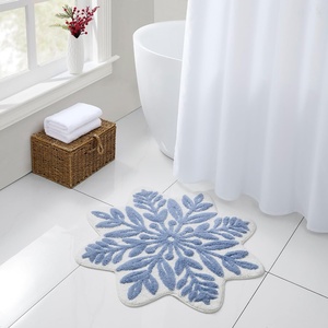 Hallmark – Holiday Bath Rug, Round Christmas Rug, Soft Tufted Pile (Christmas Wreath, 30″ Round)(Snowflake)