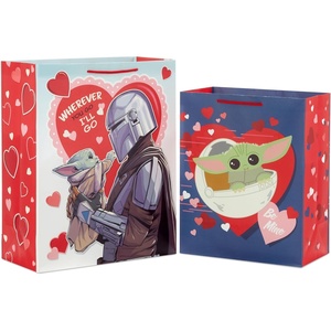 Hallmark Star Wars The Mandalorian Valentine’s Day Gift Bag Set (2 Bags: 1 Large 13″, 1 Extra Large 15″) Grogu, Baby Yoda, for Kids, Husbands, Fans, May the 4th(Valentine’s Day Gift Bags (2 Count))